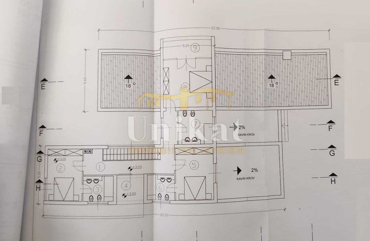 Moderna vila z notranjim in zunanjim bazenom